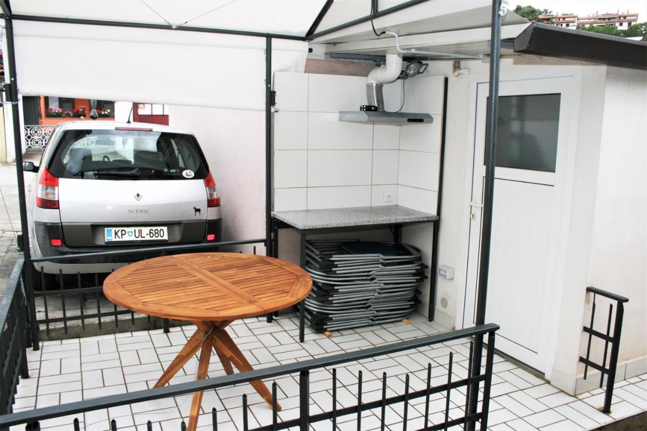 Small House Apartment *